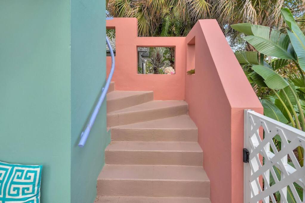 Art Deco Apt W Pool One Mile To Beach Pets Welcome Lake Worth Beach Exterior foto